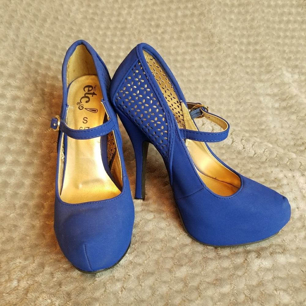 Rue 21 etc! Royal blue pump heel size 6/7